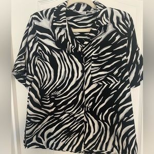 Alfred Dunner Women’s Petite Size 8 Polyester Button Up Black & White Blouse